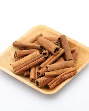 batons de cannelle etal des epices