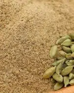 gros plan cardamome moulue etal des epices