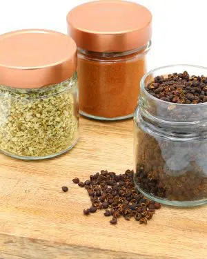 grand pot epices verre rempli