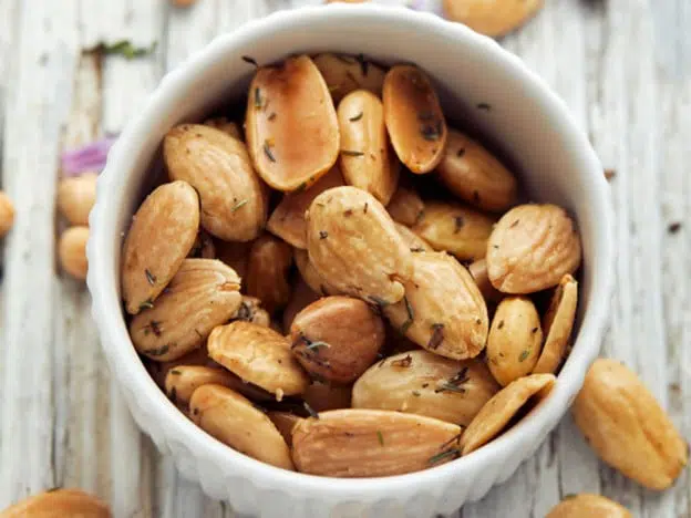 Amandes rôties au romarin