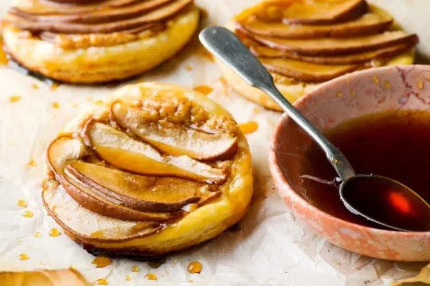 Tarte aux poires et vin épicé