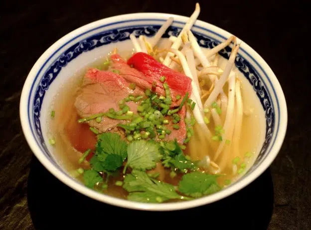 Mi cuit de boeuf et son bouillon à la vietnamienne