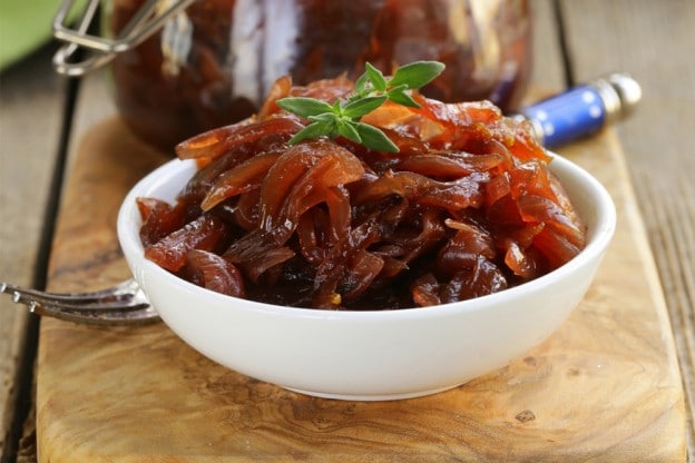 Confiture d'oignons aux baies de genièvre