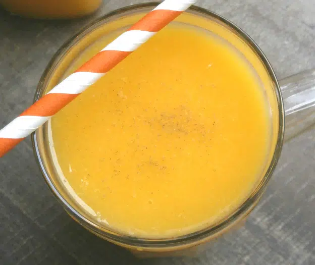 Jus de clémentines et de carottes blanches, épicé à la citronnelle