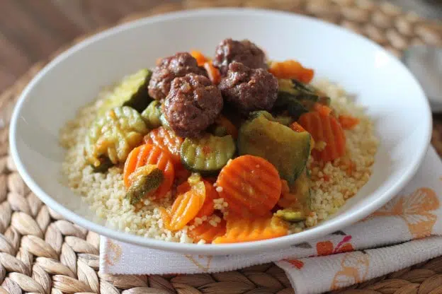 Couscous aux légumes et boulettes de viande