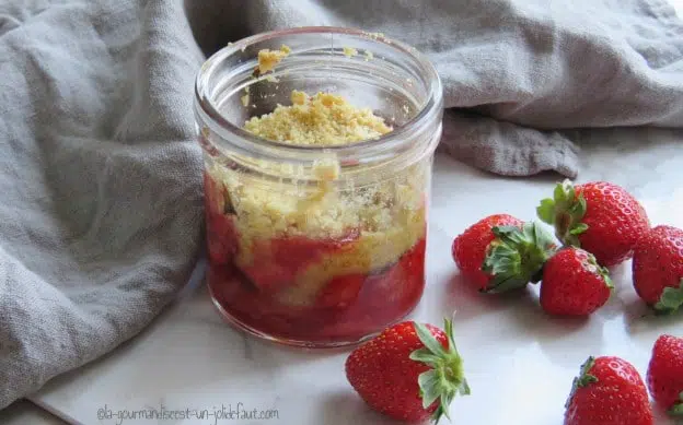 Crumble de fraises au basilic et fenugrec