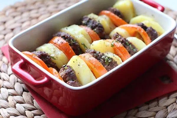 Keufta aux pommes de terre et tomates au four