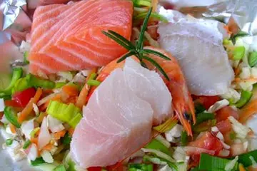 Papillote de lotte au saumon fumé et au gingembre