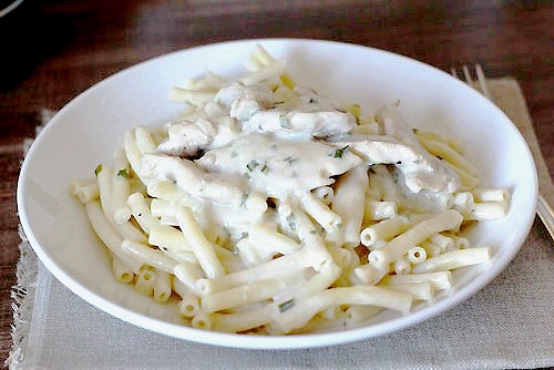 Macaronis à la sauce ciboulette