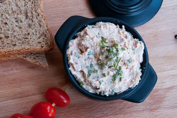 Rillettes de poulet aux tomates séchées