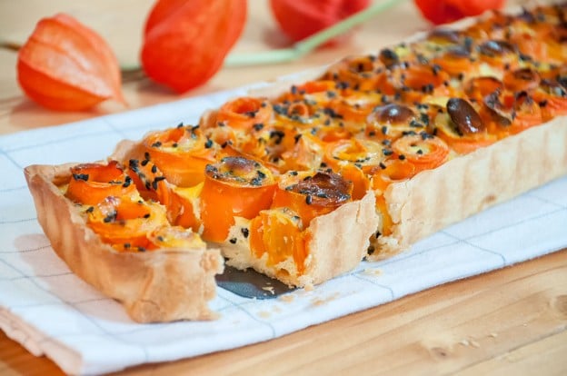 Tarte fleurs de carotte aux graines de nigelle