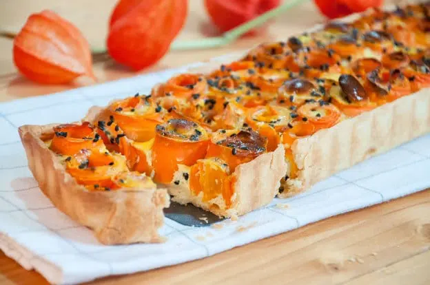 Tarte fleurs de carotte aux graines de nigelle