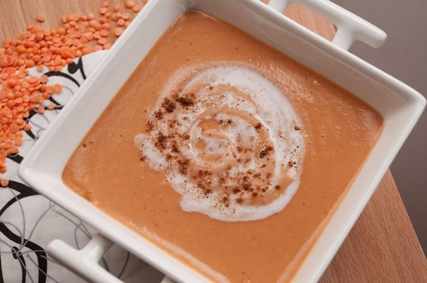 Velouté de lentilles corail au lait de coco
