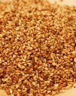 gros plan gomashio feve cacao piment espelette oranessence