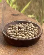 gros plan poivre kampot blanc igp la plantation